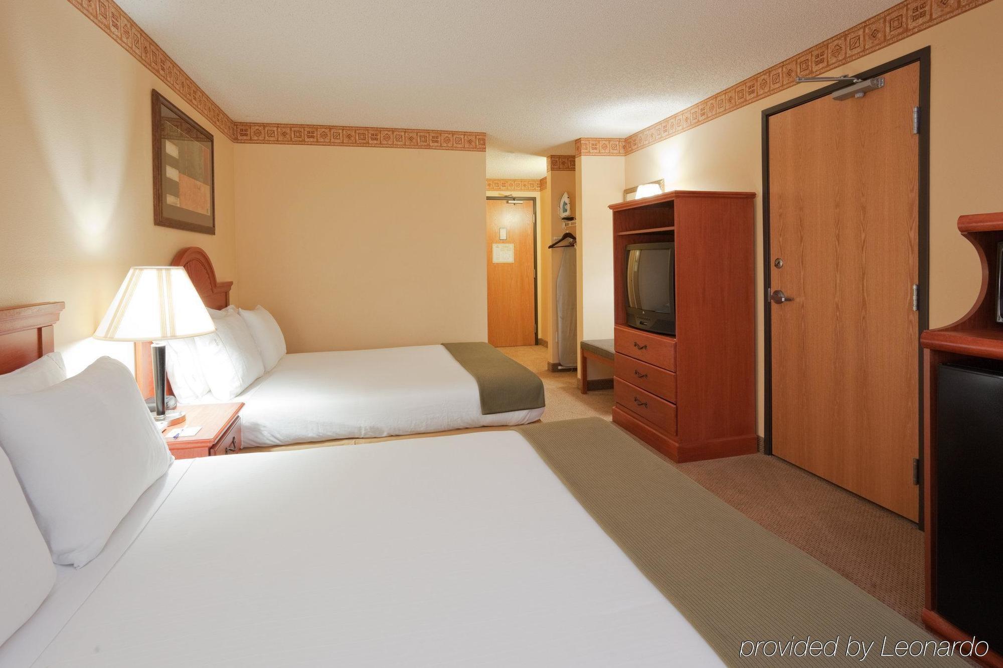 Holiday Inn Express Hotel & Suites Livermore By Ihg Стая снимка