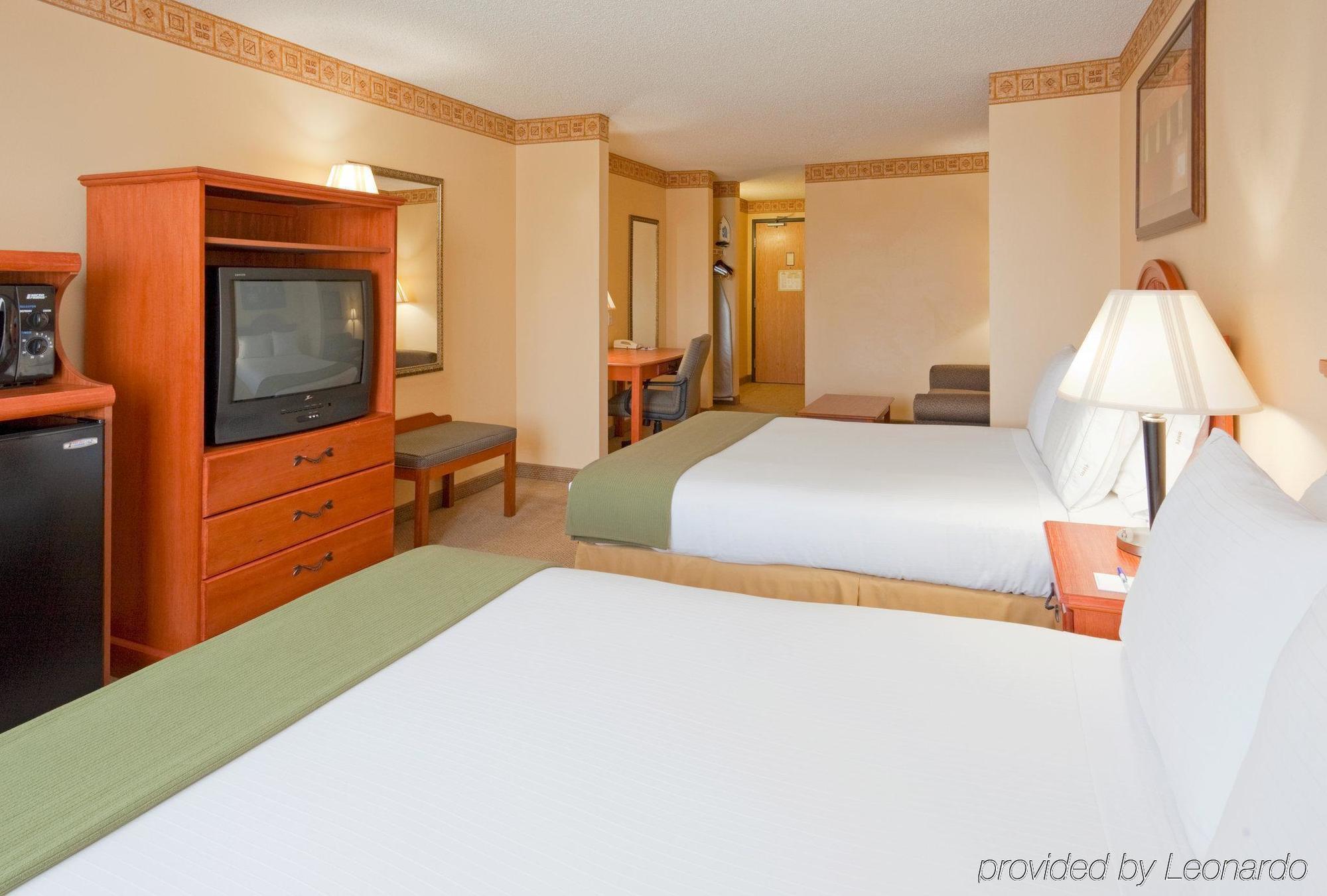 Holiday Inn Express Hotel & Suites Livermore By Ihg Стая снимка